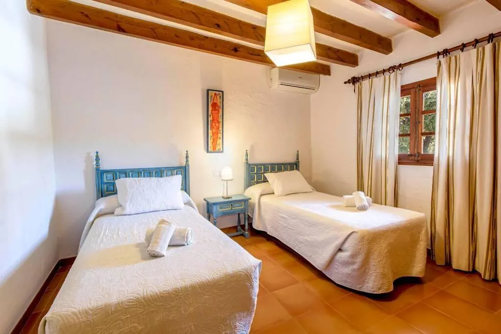 Villa Between Pollensa Old Town And Port Pollensa By Renthousing Spain